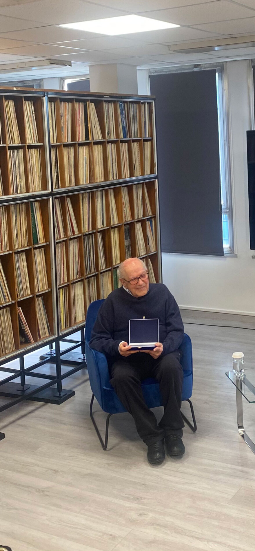 Γιώργος Παπαστεφάνου: Το τρανζίστορ, οι δίσκοι, τα βιβλία και η μεγάλη δωρεά στην ΕΡΤ
