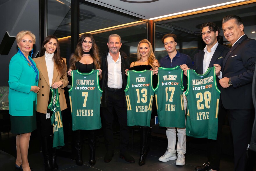 H KAE Παναθηναϊκός και ο όμιλος AKTOR φιλοξένησαν την Κίμπερλι Γκίλφοϊλ στο παιχνίδι με την Χάποελ, φωτογραφίες 