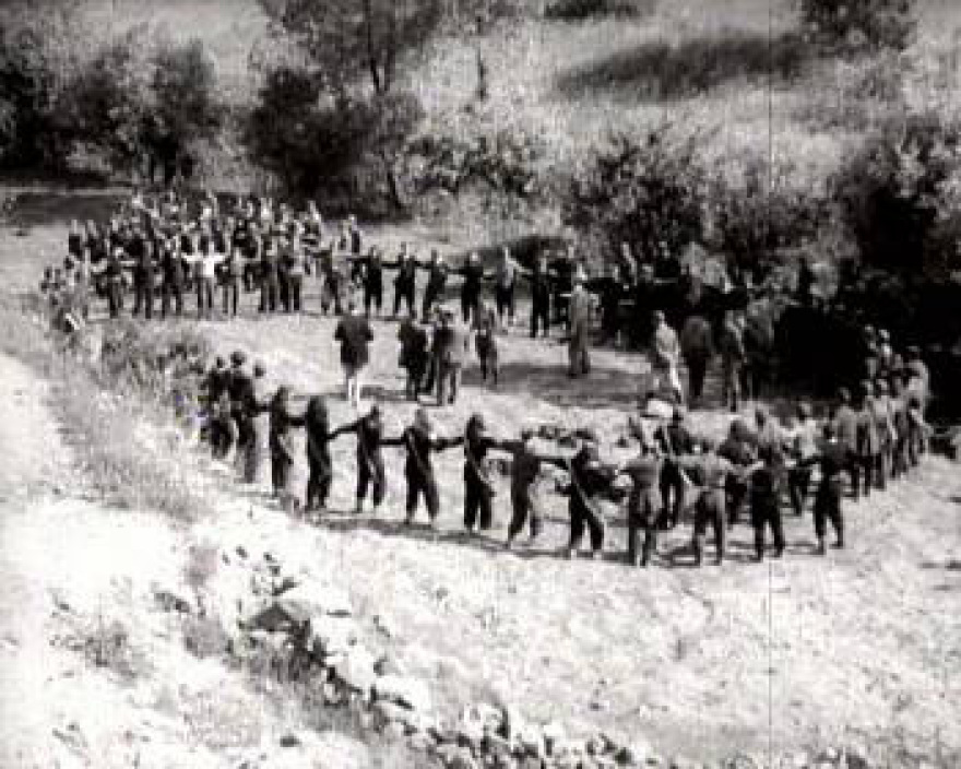 Η κατάληψη του Καρπενησίου από τον ΔΣΕ το 1949 και ο Καπετάν Γιώτης (Χαρίλαος Φλωράκης)


