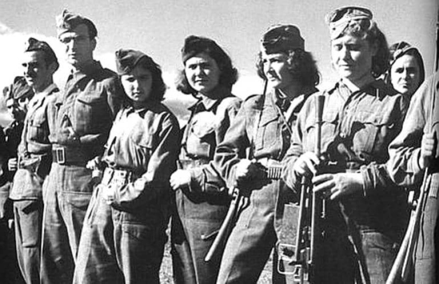 Η κατάληψη του Καρπενησίου από τον ΔΣΕ το 1949 και ο Καπετάν Γιώτης (Χαρίλαος Φλωράκης)

