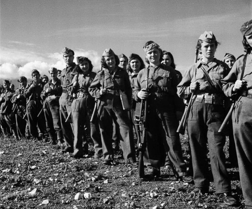 Η κατάληψη του Καρπενησίου από τον ΔΣΕ το 1949 και ο Καπετάν Γιώτης (Χαρίλαος Φλωράκης)

