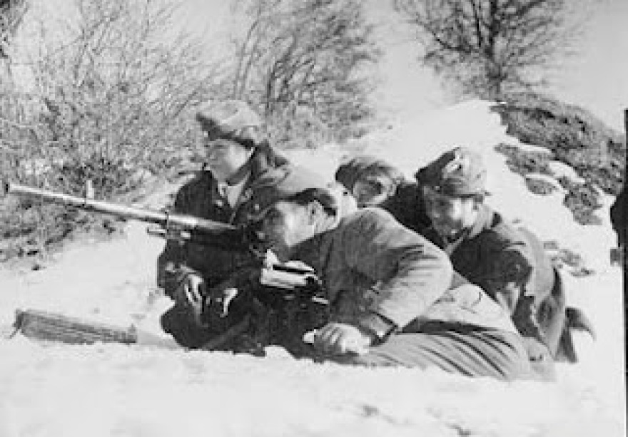 Η κατάληψη του Καρπενησίου από τον ΔΣΕ το 1949 και ο Καπετάν Γιώτης (Χαρίλαος Φλωράκης)

