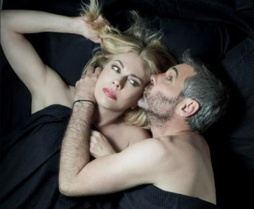 Σμαράγδα Καρύδη - Θοδωρής Αθερίδης: 23 χρόνια μαζί στη ζωή, στη σκηνή και στην οθόνη, το άλμπουμ της κοινής τους διαδρομής