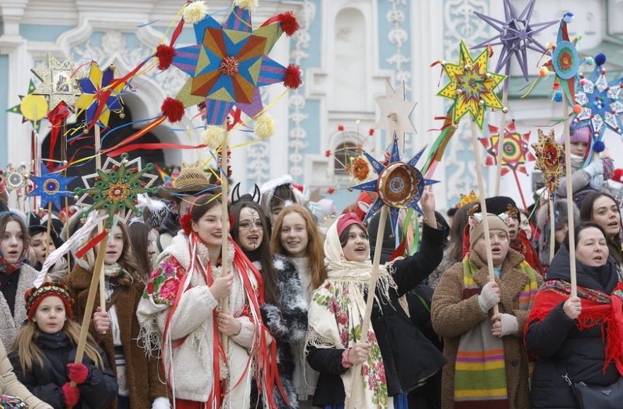&Chi;&rho;&iota;&sigma;&tau;&omicron;ύ&gamma;&epsilon;&nu;&nu;&alpha; &alpha;&nu;ά &tau;&omicron;&nu; &kappa;ό&sigma;&mu;&omicron;: &Pi;ώ&sigmaf; &gamma;&iota;ό&rho;&tau;&alpha;&sigma;&alpha;&nu; &alpha;&pi;ό &tau;&eta;&nu; &epsilon;&mu;&pi;ό&lambda;&epsilon;&mu;&eta; &Omicron;&upsilon;&kappa;&rho;&alpha;&nu;ί&alpha; &mu;έ&chi;&rho;&iota; &tau;&eta; &Beta;&eta;&theta;&lambda;&epsilon;έ&mu; &kappa;&iota; &alpha;&pi;ό &tau;&iota;&sigmaf; &phi;&alpha;&beta;έ&lambda;&epsilon;&sigmaf; &tau;&omicron;&upsilon; &Sigma;ά&omicron; &Pi;ά&omicron;&lambda;&omicron; &mu;έ&chi;&rho;&iota; &tau;&omicron; &Pi;&alpha;&kappa;&iota;&sigma;&tau;ά&nu;, &delta;&epsilon;ί&tau;&epsilon; &phi;&omega;&tau;&omicron;&gamma;&rho;&alpha;&phi;ί&epsilon;&sigmaf;
