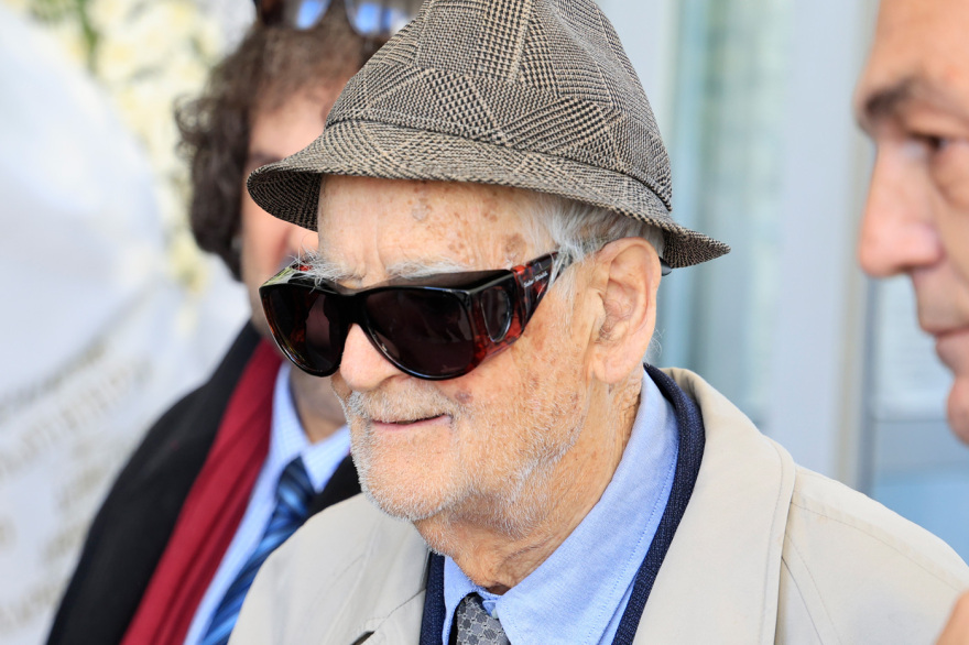 Με χειροκροτήματα το τελευταίο αντίο στη Σύλβα Ακρίτα, συντετριμμένοι οι συγγενείς της