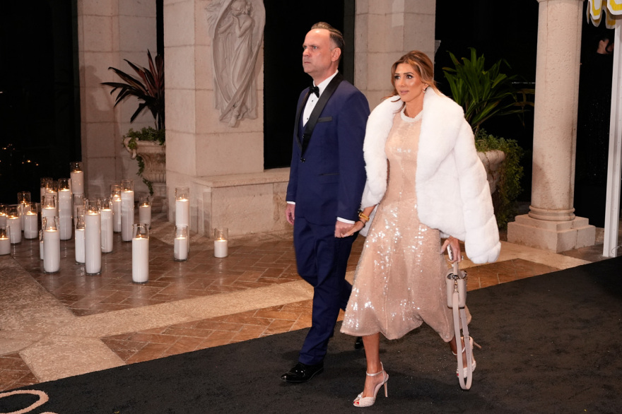 Ό&lambda;&alpha; ό&sigma;&alpha; έ&gamma;&iota;&nu;&alpha;&nu; &sigma;&tau;&omicron; &rho;&epsilon;&beta;&epsilon;&gamma;&iota;ό&nu; &tau;&omicron;&upsilon; &Tau;&rho;&alpha;&mu;&pi;: &Eta; &alpha;&pi;&alpha;&sigma;&tau;&rho;ά&pi;&tau;&omicron;&upsilon;&sigma;&alpha; &Mu;&epsilon;&lambda;ά&nu;&iota;&alpha;, &tau;&omicron; &mu;ή&nu;&upsilon;&mu;&alpha; &laquo;&epsilon;&iota;&rho;ή&nu;&eta; &sigma;&tau;&eta; &Gamma;&eta;&raquo; &kappa;&alpha;&iota; &eta; &delta;&eta;&mu;&omicron;&pi;&rho;&alpha;&sigma;ί&alpha; &epsilon;&kappa;&alpha;&tau;&omicron;&mu;&mu;&upsilon;&rho;ί&omega;&nu;