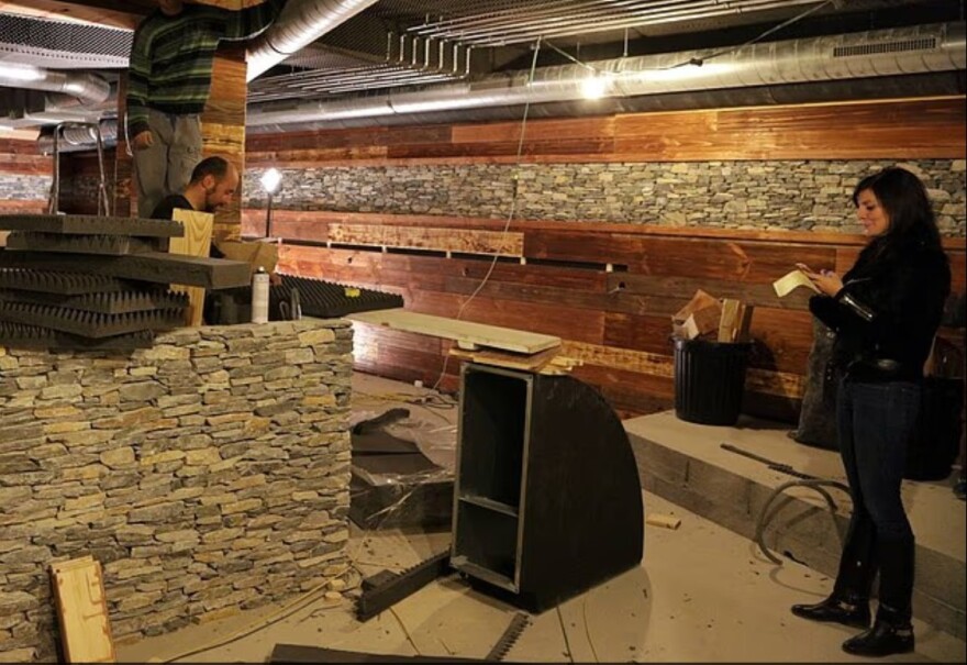 Οι φωτογραφίες που «καίνε» τους ιδιοκτήτες του μπαρ στο Κραν Μοντανά: Στο μικροσκόπιο για ανθρωποκτονία εξ αμελείας