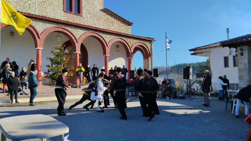 Ραγκουτσάρια, Καμήλες και Τζαμαλάρια: Τα έθιμα που αναβιώνουν στη Βόρεια Ελλάδα για τα Θεοφάνια