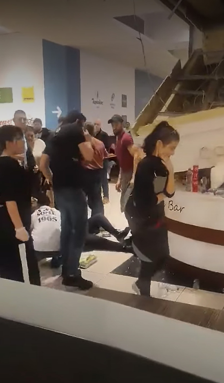 Κατέρρευσε οροφή καταστήματος σε εμπορικό κέντρο της Θεσσαλονίκης: Μία τραυματίας, δείτε φωτογραφία