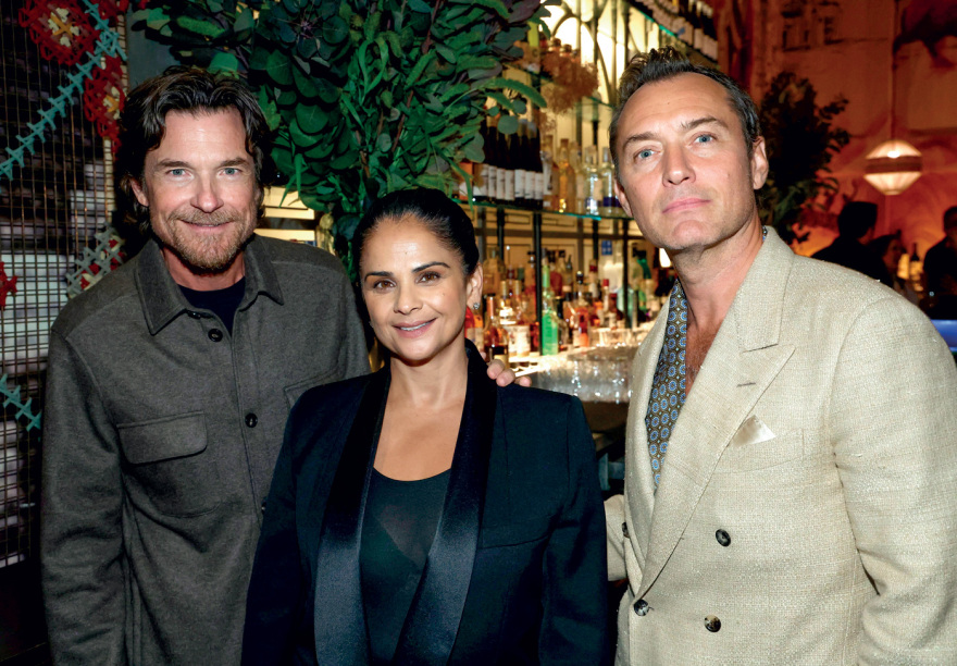 Μπέλα Μπατζάρια: Η ιστορία της κόρης των Ινδών μεταναστών που έγινε η σιδηρά κυρία του Netflix