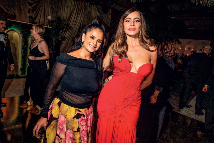 Μπέλα Μπατζάρια: Η ιστορία της κόρης των Ινδών μεταναστών που έγινε η σιδηρά κυρία του Netflix