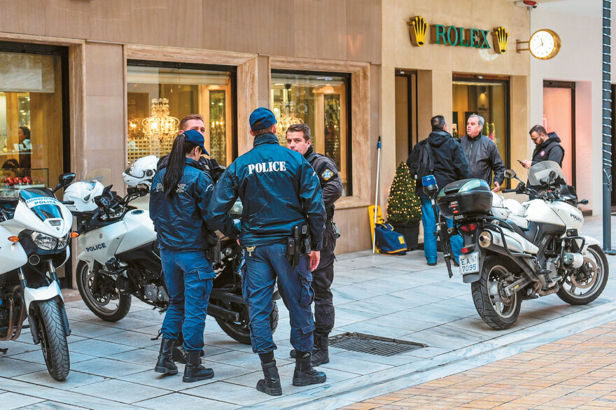 Η ιστορία της διαβόητης συμμορίας «Ροζ Πάνθηρες»: 30 χρόνια, 350 ληστείες σε τρεις ηπείρους, μισό δισ. ευρώ... έσοδα  