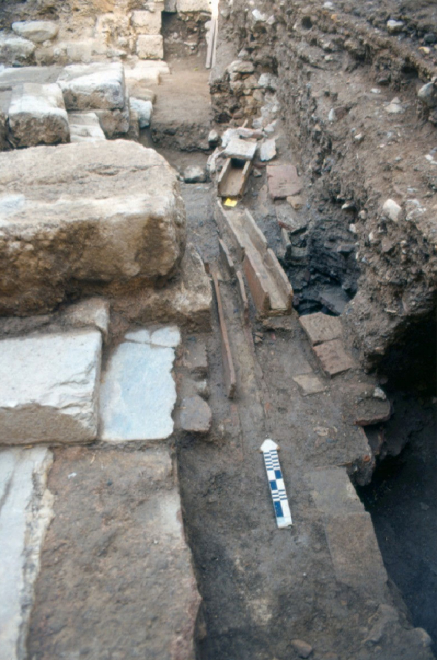 Αποκαλύφθηκαν αρχαιότητες στην αυλή της «Οικίας Κοκοβίκου» στην Πλάκα, δείτε φωτογραφίες
