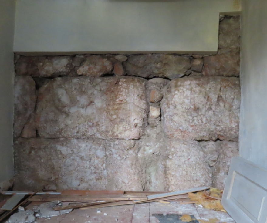 Αποκαλύφθηκαν αρχαιότητες στην αυλή της «Οικίας Κοκοβίκου» στην Πλάκα, δείτε φωτογραφίες
