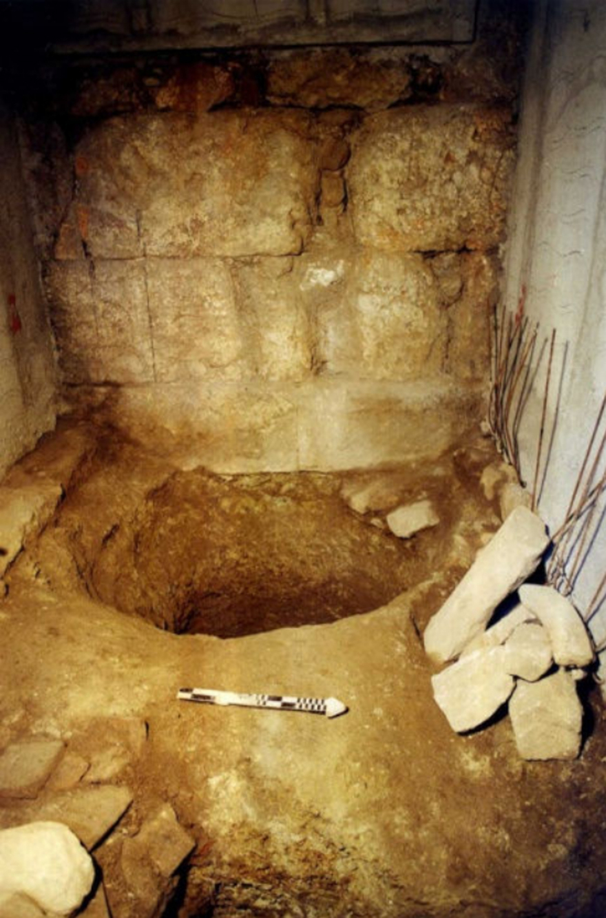 Αποκαλύφθηκαν αρχαιότητες στην αυλή της «Οικίας Κοκοβίκου» στην Πλάκα, δείτε φωτογραφίες
