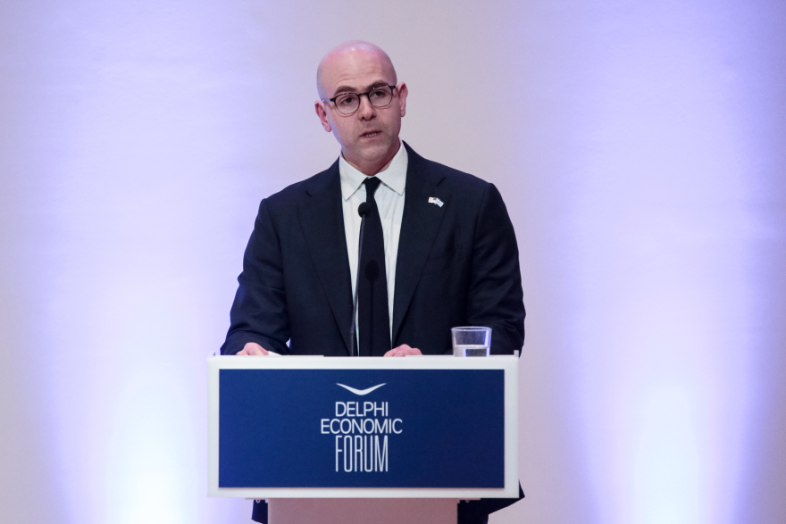 Κλειστή συνάντηση Κίμπερλι Γκίλφοϊλ με τις φαρμακευτικές εταιρείες στο Ελληνοαμερικανικό Εμπορικό Επιμελητήριο