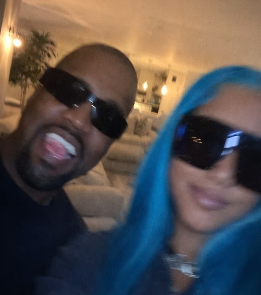 Η Νορθ Γουέστ ραπάρει για piercings, τατουάζ και κοπάνες από το σχολείο