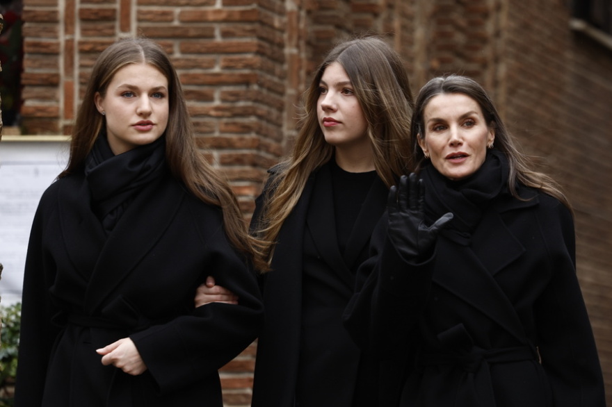 Σύσσωμη η ισπανική βασιλική οικογένεια αποχαιρέτησε στη Μαδρίτη την πριγκίπισσα Ειρήνη, δείτε βίντεο και φωτογραφίες