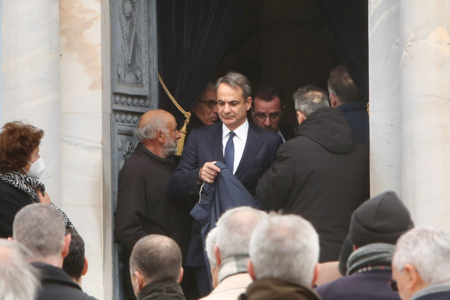 Το τελευταίο «αντίο» αυτή την ώρα στον πατριάρχη της Βιοχάλκο Νίκο Στασινόπουλο, παρών και ο Κυριάκος Μητσοτάκης