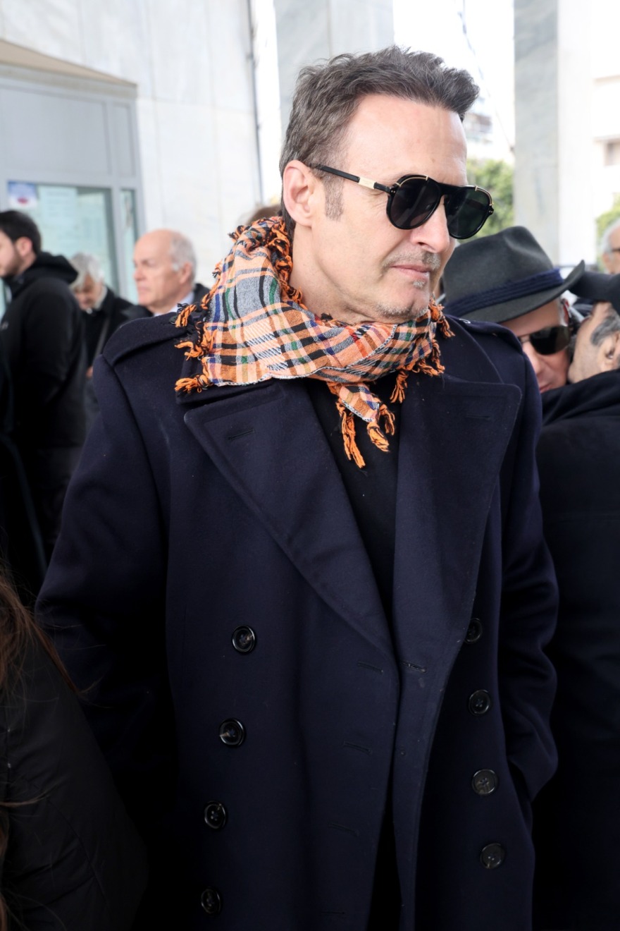 Το τελευταίο «αντίο» στη Μέλπω Ζαρόκωστα - Δύσκολη μέρα, τώρα πάει προς τον παράδεισο, είπε ο γιος της
