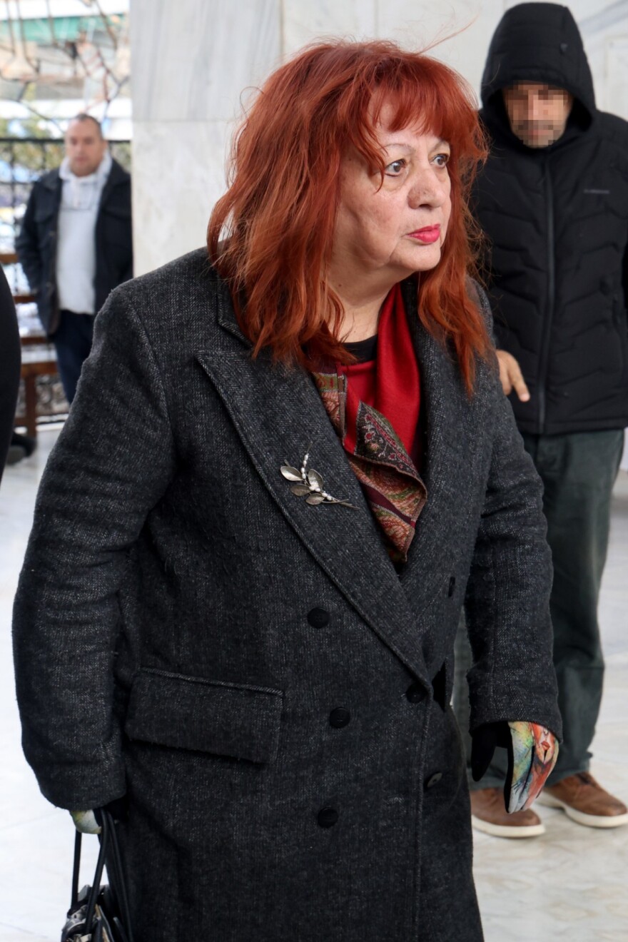 Το τελευταίο «αντίο» στη Μέλπω Ζαρόκωστα - Δύσκολη μέρα, τώρα πάει προς τον παράδεισο, είπε ο γιος της
