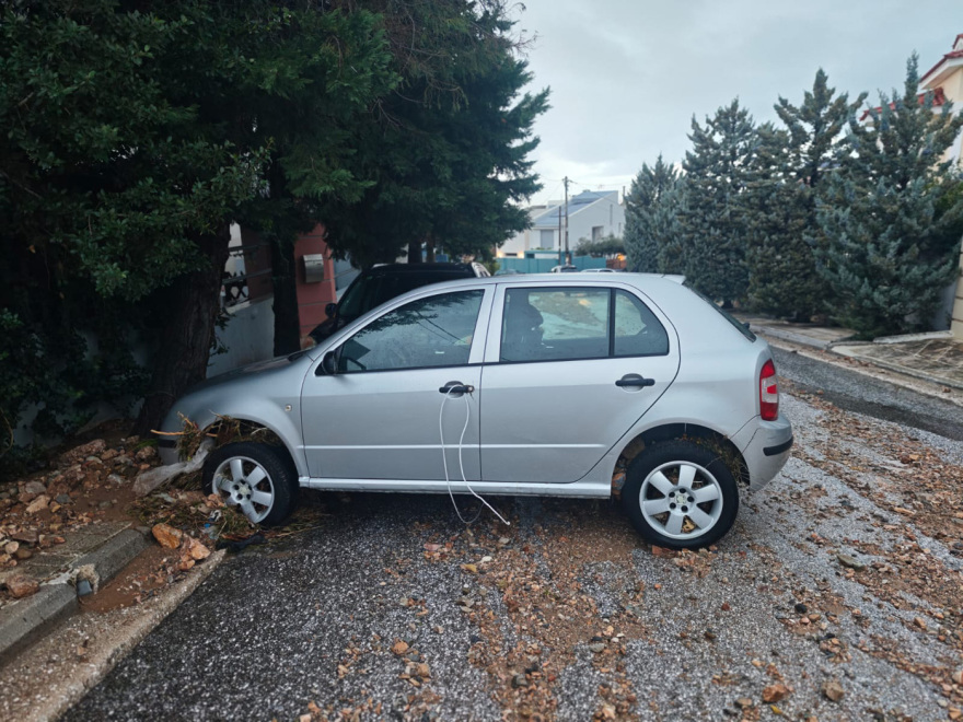 Άνω Γλυφάδα: «Δεν μπορούσε να πιαστεί από πουθενά με τόσες πέτρες», θρήνος για την 56χρονη που παρασύρθηκε από χείμαρρο