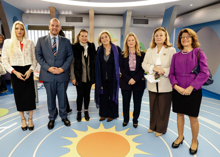 Lifeline Hellas: Οι «Little Santa» μοίρασαν χαμόγελα και 250 δώρα στα παιδιά των νοσοκομείων Παίδων
