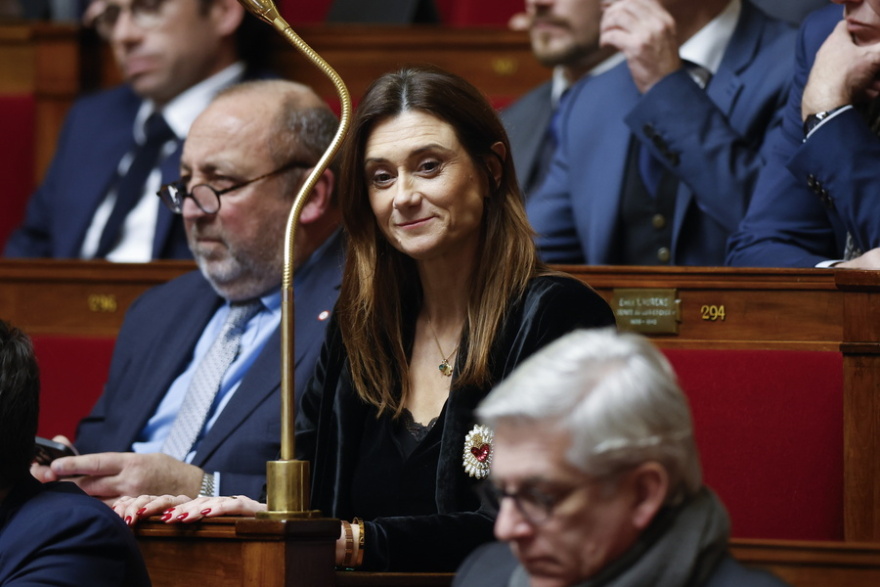 &Nu;έ&alpha; &delta;ί&kappa;&eta; &gamma;&iota;&alpha; &sigma;&epsilon;&xi;&omicron;&upsilon;&alpha;&lambda;&iota;&kappa;ό &sigma;&kappa;ά&nu;&delta;&alpha;&lambda;&omicron; &sigma;&upsilon;&gamma;&kappa;&lambda;&omicron;&nu;ί&zeta;&epsilon;&iota; &tau;&eta; &Gamma;&alpha;&lambda;&lambda;ί&alpha;: &Pi;&rho;ώ&eta;&nu; &gamma;&epsilon;&rho;&omicron;&upsilon;&sigma;&iota;&alpha;&sigma;&tau;ή&sigmaf; έ&rho;&iota;&xi;&epsilon; ecstasy &sigma;&tau;&eta; &sigma;&alpha;&mu;&pi;ά&nu;&iota;&alpha; &beta;&omicron;&upsilon;&lambda;&epsilon;&upsilon;&tau;&omicron;ύ, &gamma;&iota;&alpha; &nu;&alpha; &tau;&eta;&nu; &beta;&iota;ά&sigma;&epsilon;&iota;