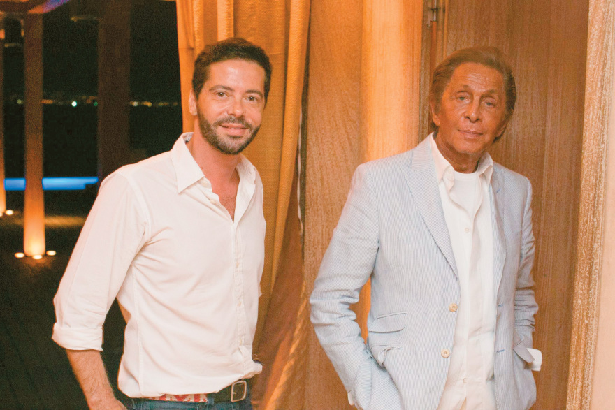 Ο Valentino και η Ελλάδα: Από τον Ωνάση και τον Μπίλι Μπο μέχρι την θρυλική «φούστα» του Σάκη Ρουβά