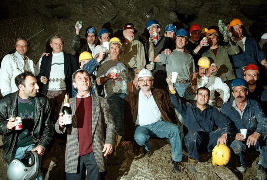 26 χρόνια από τα εγκαίνια του μετρό της Αθήνας: Οι διάσημοι, το πάρτι στο Σύνταγμα και η κοσμοσυρροή