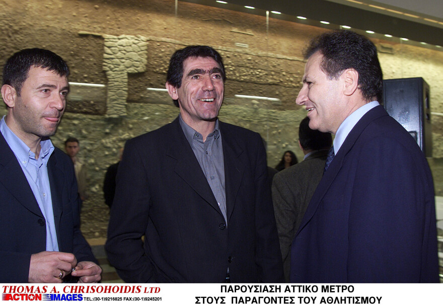 26 χρόνια από τα εγκαίνια του μετρό της Αθήνας: Οι διάσημοι, το πάρτι στο Σύνταγμα και η κοσμοσυρροή