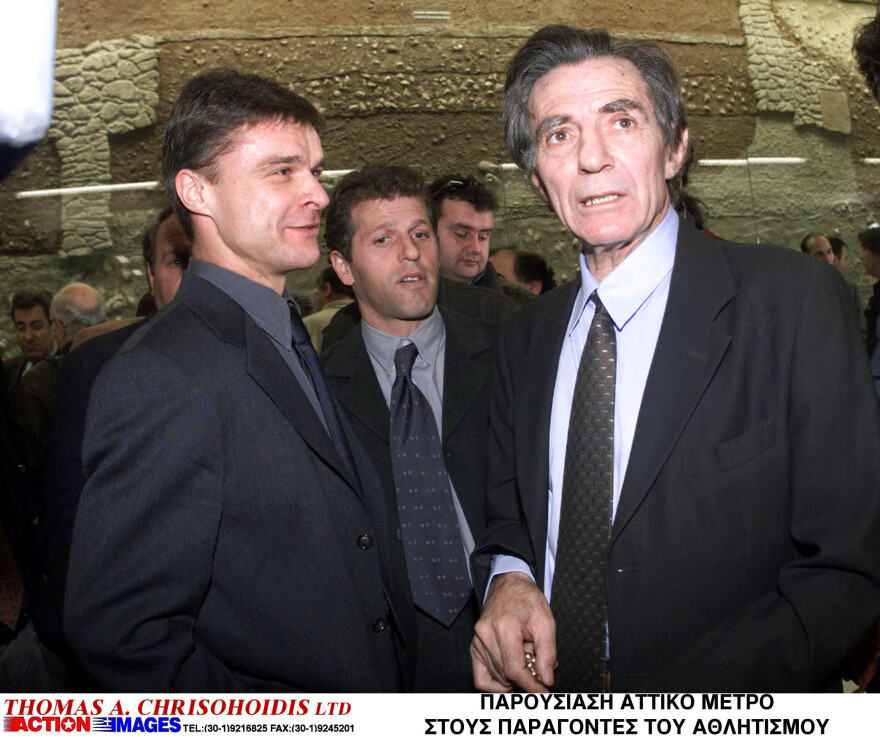 26 χρόνια από τα εγκαίνια του μετρό της Αθήνας: Οι διάσημοι, το πάρτι στο Σύνταγμα και η κοσμοσυρροή