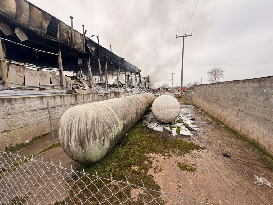 Έκρηξη στη Βιολάντα: Λάθος τοποθέτηση στις δεξαμενές προπανίου ήδη από το 2020 είχε διαπιστώσει η Περιφέρεια - Αδήλωτο το υπόγειο