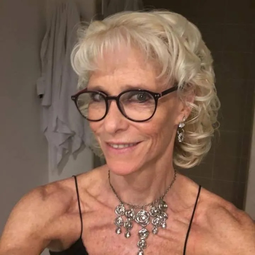 Δασκάλα δημοτικού με OnlyFans υποδυόταν την «γιαγιά» σε πορνογραφικά σάιτ και της απαγορεύτηκε να διδάσκει στη Βρετανία