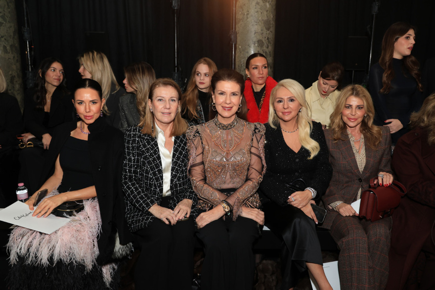 Σίλια Κριθαριώτη: Το Παρίσι είπε «Bienvenue» στην ελληνική υψηλή ραπτική
