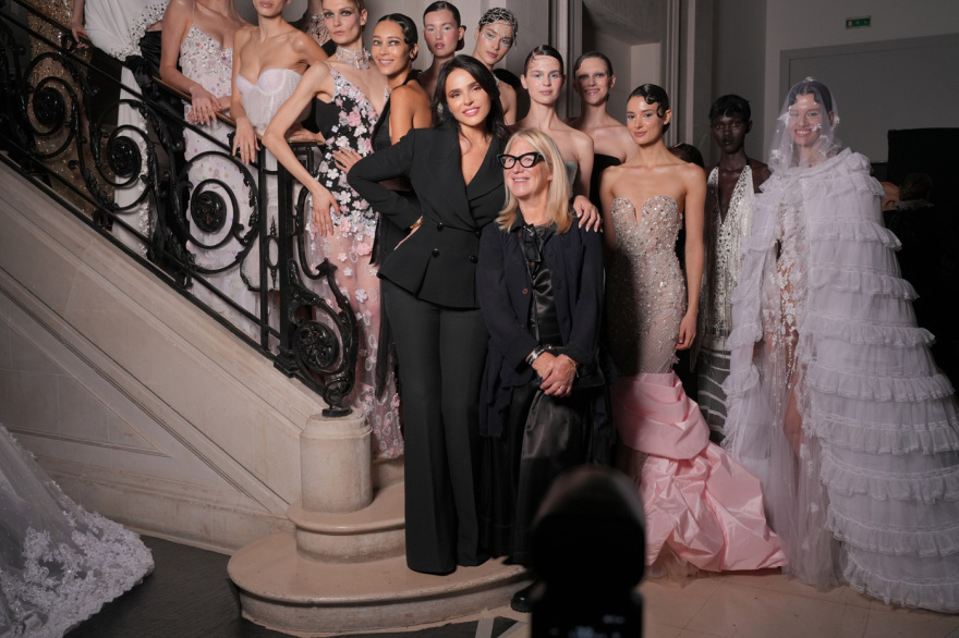 Σίλια Κριθαριώτη: Το Παρίσι είπε «Bienvenue» στην ελληνική υψηλή ραπτική
