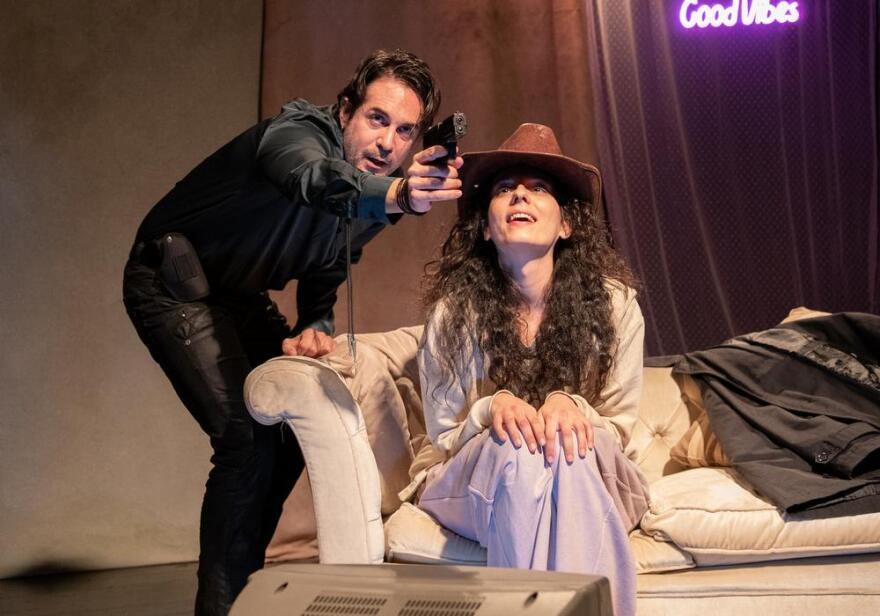 «Killer Joe»: Το βραβευμένο έργο για την ανθρώπινη απελπισία, τη βία και την εξουσία στο θέατρο Αλκμήνη