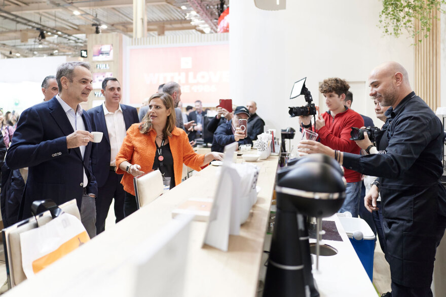 Η ατάκα Μητσοτάκη σε barista στη HORECA 2026: «Θα αγοράσω μηχανή εσπρέσο, θα έρθεις σπίτι να μου κάνεις σεμινάρια», δείτε βίντεο