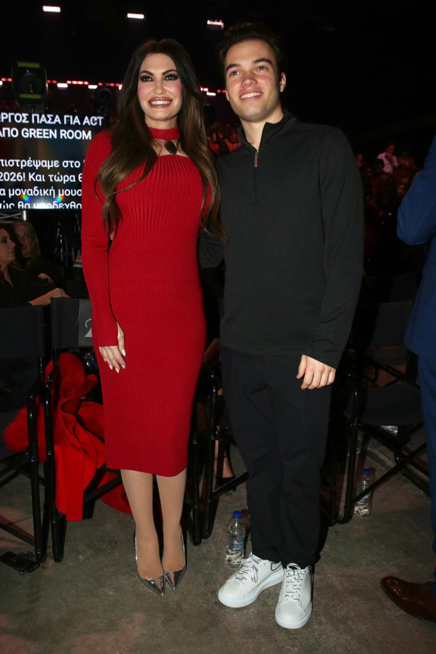 Η Κίμπερλι Γκιλφόιλ με τον γιο της στον ελληνικό τελικό της Eurovision, δείτε φωτογραφίες