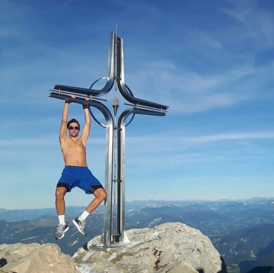 Μητέρα υπερασπίζεται τον άνδρα που κατηγορείται ότι άφησε την κόρη της να πεθάνει στις αυστριακές Άλπεις, φωτογραφίες