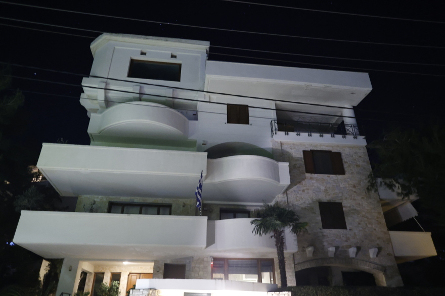 Δύο άνδρες 22 και 40 ετών νεκροί από ηλεκτροπληξία στη Βάρη, έκαναν εργασίες ανακαίνισης σε διαμέρισμα