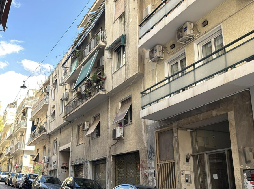 &Sigma;&epsilon;&xi;&omicron;&upsilon;&alpha;&lambda;&iota;&kappa;ή &epsilon;&pi;ί&theta;&epsilon;&sigma;&eta; &sigma;&epsilon; 25&chi;&rho;&omicron;&nu;&eta; &Alpha;&Mu;&Epsilon;&Alpha; &sigma;&tau;&eta;&nu; &Kappa;&upsilon;&psi;έ&lambda;&eta;: &Eta; &mu;&eta;&tau;έ&rho;&alpha; &epsilon;ί&delta;&epsilon; &sigma;&tau;&eta;&nu; &kappa;ά&mu;&epsilon;&rho;&alpha; &tau;&eta;&nu; &kappa;&alpha;&kappa;&omicron;&pi;&omicron;ί&eta;&sigma;&eta;, &kappa;&upsilon;&nu;ή&gamma;&eta;&sigma;&epsilon; &tau;&omicron;&nu; &delta;&rho;ά&sigma;&tau;&eta; &mu;&epsilon; &mu;&alpha;&chi;&alpha;ί&rho;&iota;