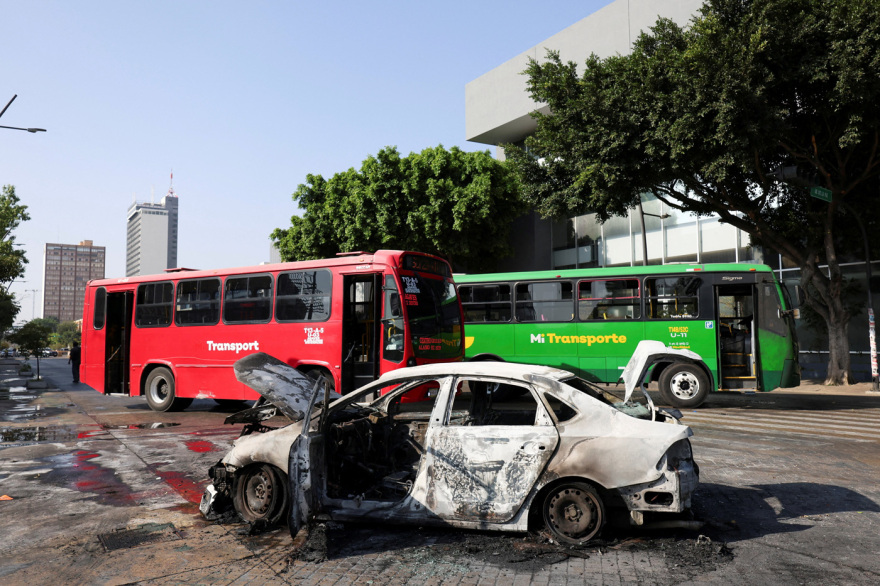 Χάος στο Μεξικό μετά την εξόντωση του βαρόνου των ναρκωτικών, «Ελ Μέντσο»: Επιθέσεις σε αεροδρόμια, φωτιές, εκρήξεις και οδοφράγματα από το καρτέλ του, βίντεο