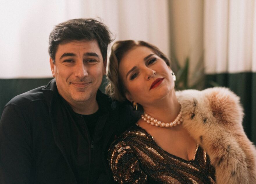 «Astoria»: Η ελληνική κοινότητα του '30 ζωντανεύει στη σκηνή του «Παλλάς»