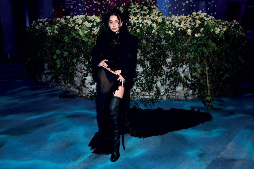 Chali XCX, το outsider που έγινε mega star