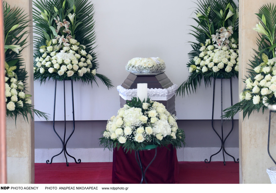 Συγκίνηση στο τελευταίο «αντίο» του Κώστα Νταλιάνη, συντετριμμένος ο αδερφός του Γιάννης