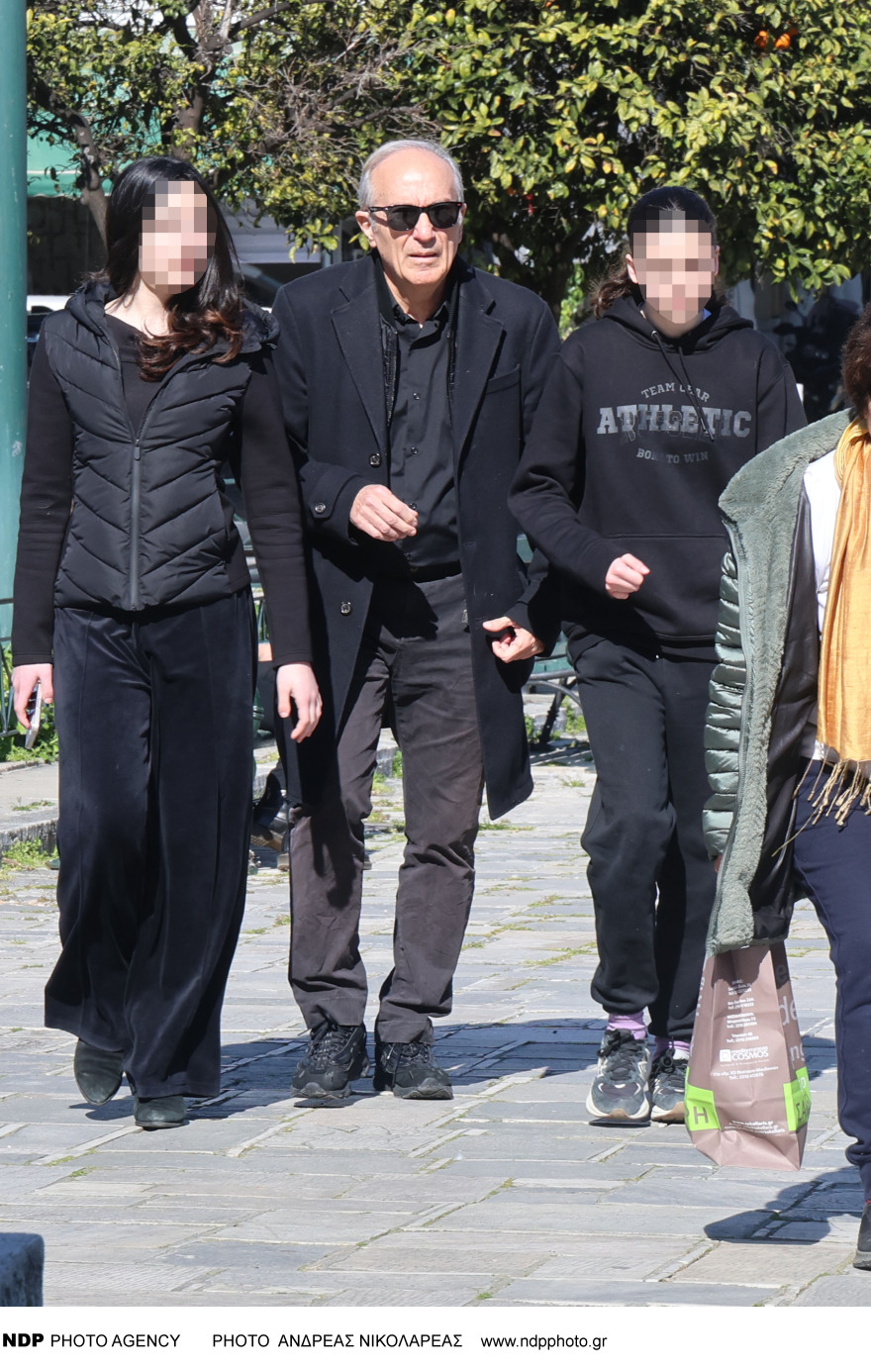 Συγκίνηση στο τελευταίο «αντίο» του Κώστα Νταλιάνη, συντετριμμένος ο αδερφός του Γιάννης