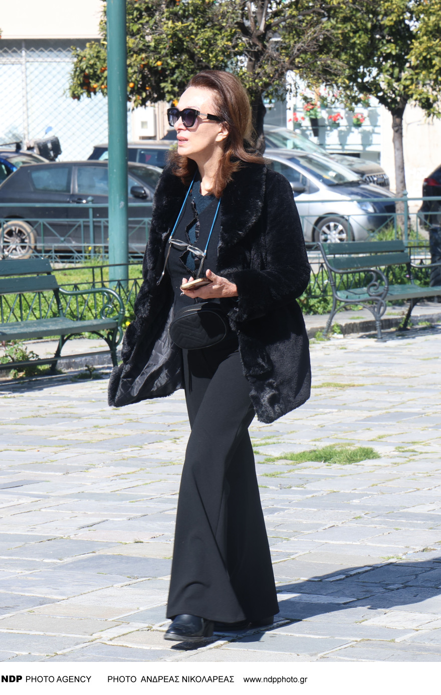 Συγκίνηση στο τελευταίο «αντίο» του Κώστα Νταλιάνη, συντετριμμένος ο αδερφός του Γιάννης