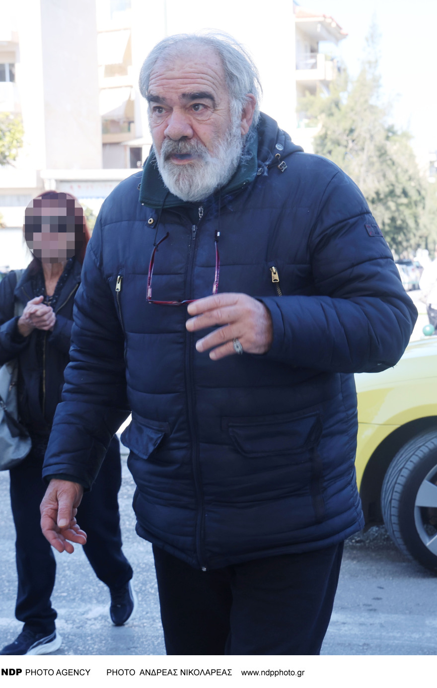 Συγκίνηση στο τελευταίο «αντίο» του Κώστα Νταλιάνη, συντετριμμένος ο αδερφός του Γιάννης