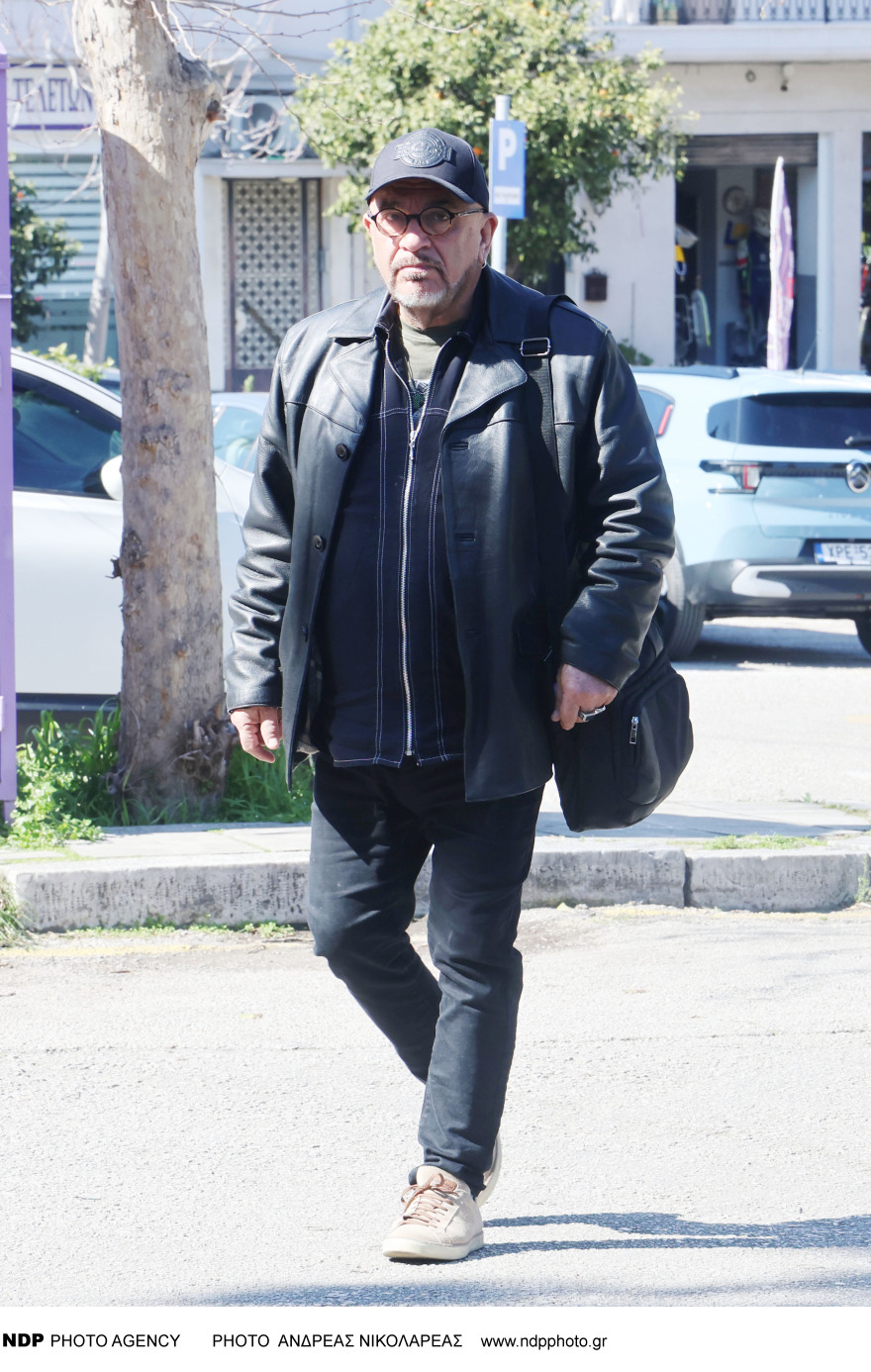 Συγκίνηση στο τελευταίο «αντίο» του Κώστα Νταλιάνη, συντετριμμένος ο αδερφός του Γιάννης